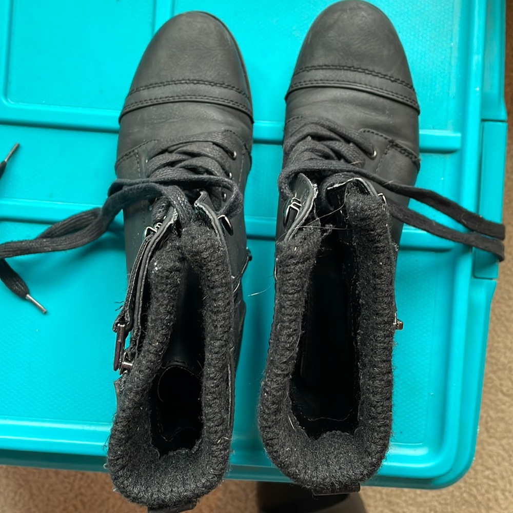 Women’s black boots
